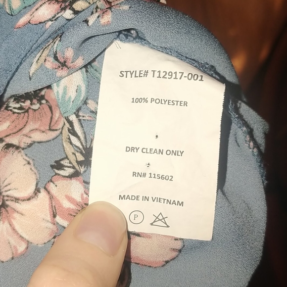 ✨RUFFLE FLORAL TOP✨ - Picture 6 of 7